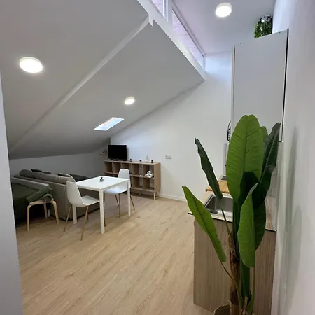 Apartamento Abuhardillado A Kilometro Y Medio De La Playa 9 Vigo