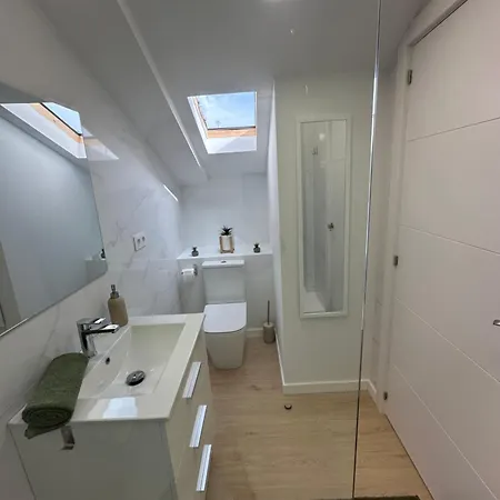 Apartamento Abuhardillado A Kilometro Y Medio De La Playa 9 Vigo